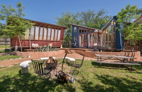 Spicewood House | Unique Lakeside Eco-Cabin on Magical Property - Kayaks, Canoes, SUPs, Yoga!