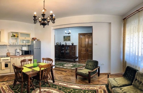 Old Town House | Unique Old Town Home ❤ 2min to Beach & Harbour