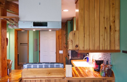 Wildwood House | Unique Outdoorman's Dream! 25 Minutes to Chattanooga! Full Kitchen! Unique Stay