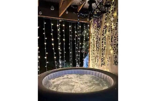 Cabool House | Unique Ozarks retreat w/ private hottub & backyard