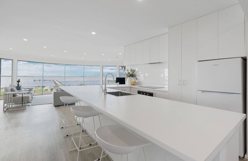 Nangkita House | Unique & Premium Waterfront Luxury Retreat-Private Jetty-Pet Friendly