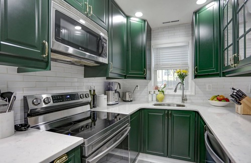U Street Corridor House | Unique renovated townhouse with private backyard