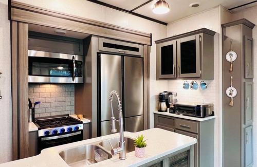 Flower Mound House | Unique RV Stay! Perfect for Couples, Families,n And Explorers in the heart of FM