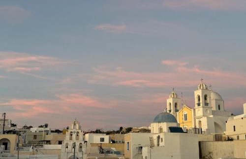 Megalochori House | Unique small stonehouse at Thira