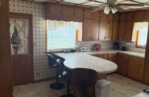 Holdrege House | Unique spacious 4 bedroom located in the heart of Holdrege close to everything