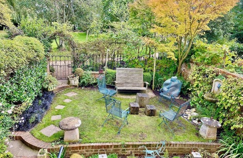 Norland House | Unique & Spacious Family Home on Communal Garden in Heart of Notting Hill