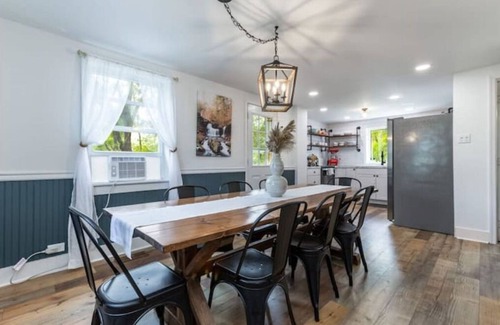 Cambra House | Unique Stay! Ricketts Chic Farmhouse Retreat w/BUBBLE Tent