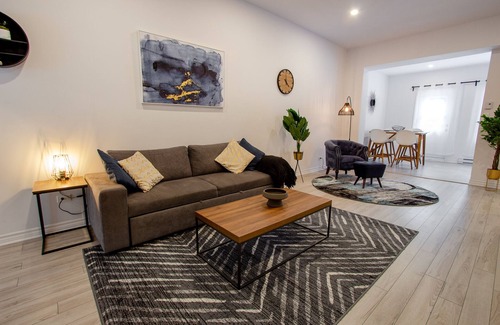 Milton Park Apartment | Unique Stays - 3658 Boul. Saint-Laurent