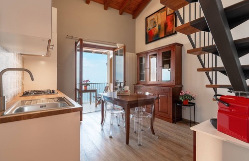 Levo Apartment | Unique view over the Lake, charming house surrounded by nature