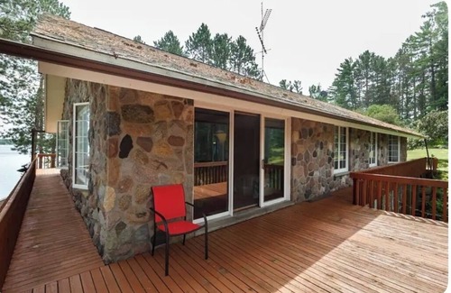 Tomahawk Cabin | Unique Waterfront Cabin In Tomahawk - 5 bedrooms available