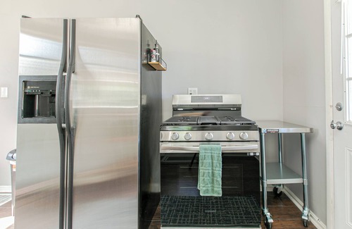 Cheviot House | Unit 1:Ground floor, porch, king bed, garage, w/d