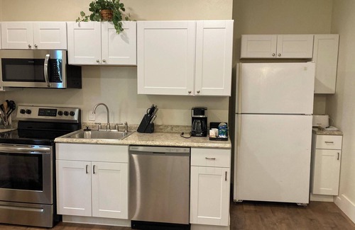 Globe Apartment | Unit 2 - Silver - Pinal Creek East - wifi - king bed