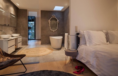 Dieweg Apartment | Unit 3 - Modern Smart Home Triplex Private Garden & Parking