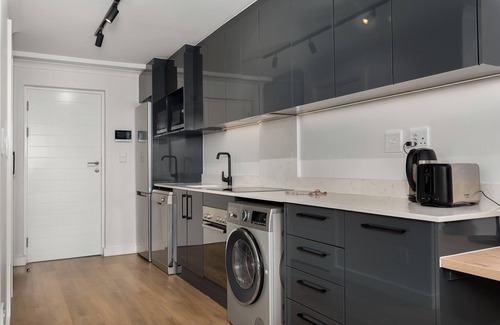 Claremont Apartment | Unit 630 Newlands Peak Studio Apartment