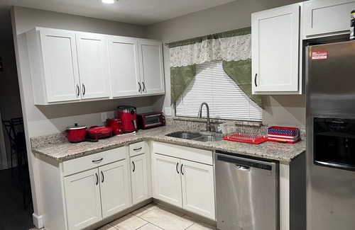 Pine Hills House | Univ Studios,Sea World, Disney World, Camping World Stadium,Tinker Field Complex