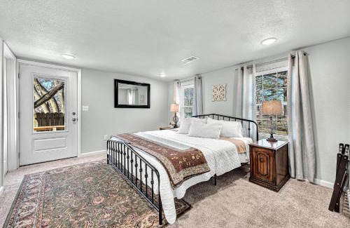 Siloam Springs House | University Place, family stay, practically on JBU campus
