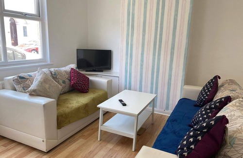Northampton House | University, Train Station, Buses, Restaurant's, Hospitals, Town Centre , Museum