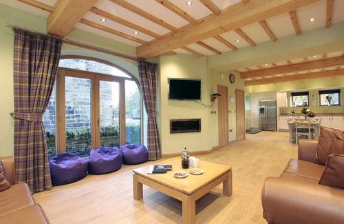 Hoylandswaine Cottage | Unsliven Bridge Barn - sleeps 7 guests in 3 bedrooms