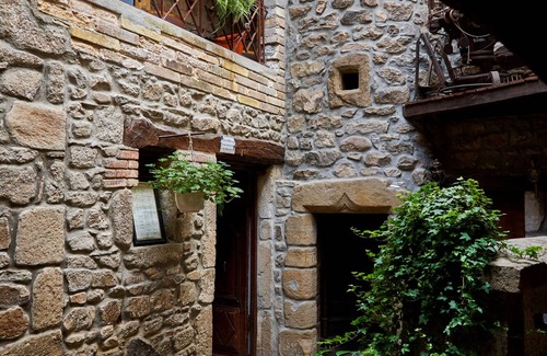 Montagny House | Unusual accommodations available in Chambre d'Hôtes