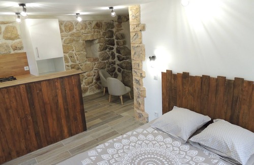 Besse-sur-Issole Other | Unusual cottage: La Bergerie des Restanques! For nature lovers!