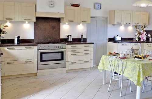 Castelnaudary Other | UNUSUAL: Family castle with pool for 25 people! 30 € / day / per