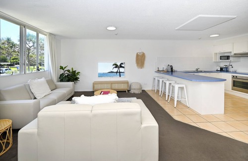 Mooloolaba Apartment | Unwind and experience the epitome of coastal living at Paradise at Parkyn Pde