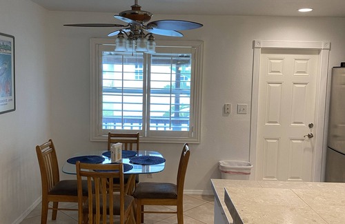 Crescent Beach House | UNWIND ! - Direct Ocean 2 Bedroom OCEANVIEW