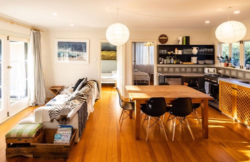 Akaroa House | Unwind in a Real, Cute, Comfortable Bach in Takamatua