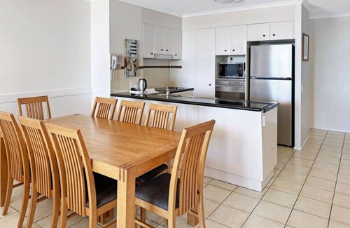 Alexandra Headland Apartment | Unwind in Coastal Resort (1 bedroom)
