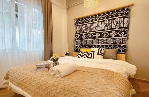 Talat Yot Apartment | Unwind in oldtown, private floor, near Grand Palace