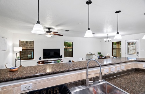 San Antonio House | Unwind In Style And Comfort 3 Bedroom Home by RedAwning