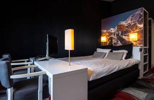 Mill Hotel | Unwind in Style with Restaurant and Beautiful Green Views