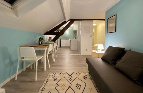 Nevers Apartment | Up there!