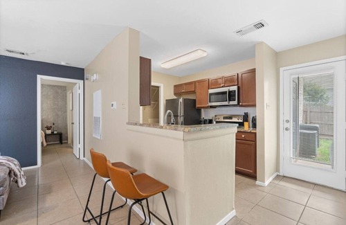 McNeil House | Up to 16 People - Lux Retreat