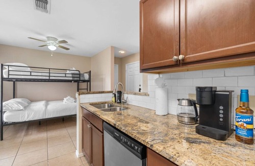 McNeil House | Up to 16 People - Lux Retreat
