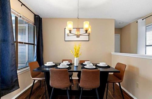 McNeil House | Up to 16 People - Lux Retreat