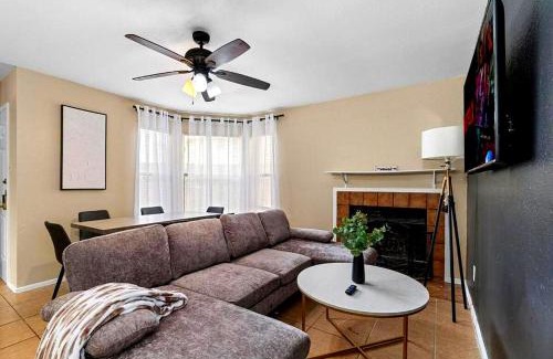 McNeil House | Up to 16 People - Lux Retreat
