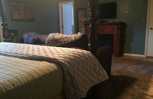 Hermann Bed & Breakfast | Up Up and Away Lodging