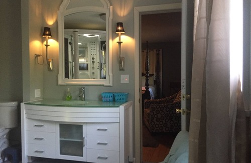 Hermann Bed & Breakfast | Up Up and Away Lodging