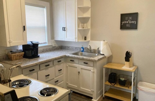 Bloomington Apartment | Updated 1 Bedroom Apartment Near Downtown