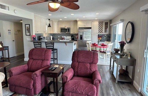 Lantern District Condo | Updated 2 bedroom Lantern District condo all on 1 level. Walk to beaches/harbor.