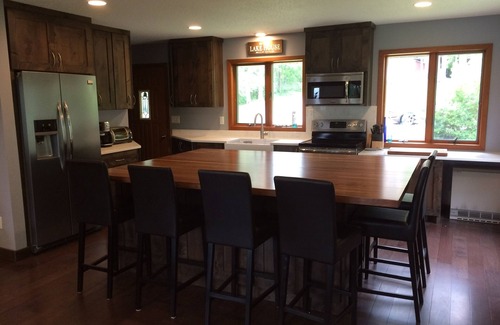 Osage House | Updated 2BR, 5.5 acre gem with vista view of Straight Lake!