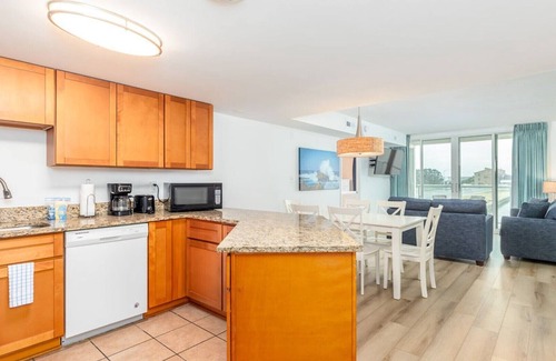 Midtown Ocean City Condo | Updated 3BR Bay Views, Close to Attractions