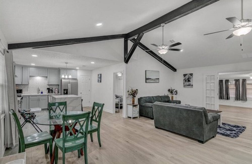 Nederland House | Updated 4 bedroom home in Nederland