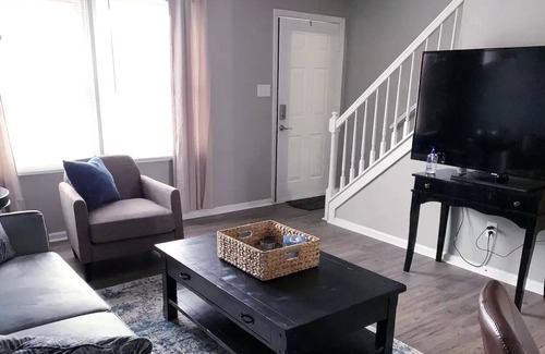 Westover House | Updated Apartment 2 mins from Fort Bragg
