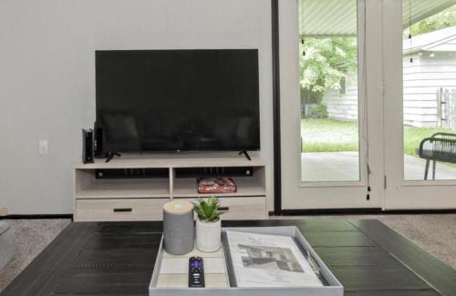 Willoughby House | Updated Bungalow Near Downtown Willoughby
