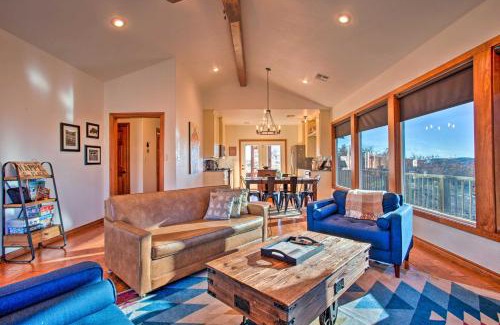 Medicine Park House | Updated Cabin with 360-Degree Mtn View 1 Mi to Lake