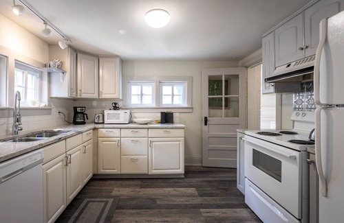 Haw Creek Cottage | Updated Comfy Cottage central to Asheville NC