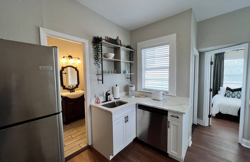 Courier City - Oscawana Apartment | Updated Condo in Heart of Tampa 2