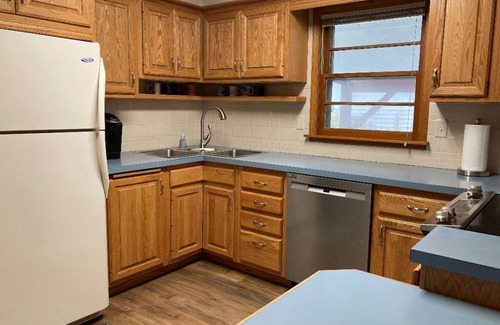 El Dorado House | Updated family home in quiet neighborhood.